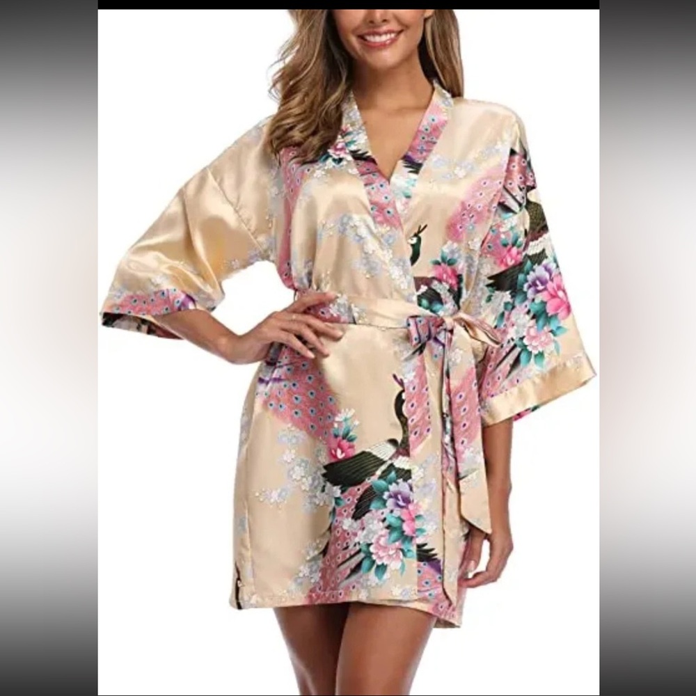 Kimono Palace Bride and Bridesmaid Satin Floral Peacock Robe Size Small